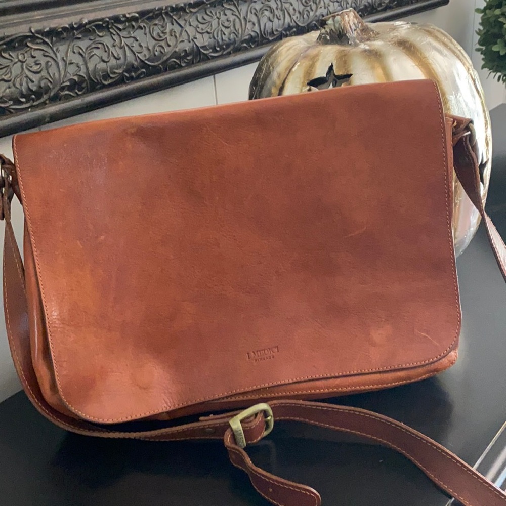 Beautiful Postina leather messenger bag made by I Medici Italy